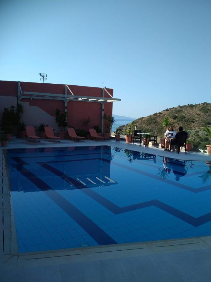 Petra Hotel 圣加利尼 外观 照片